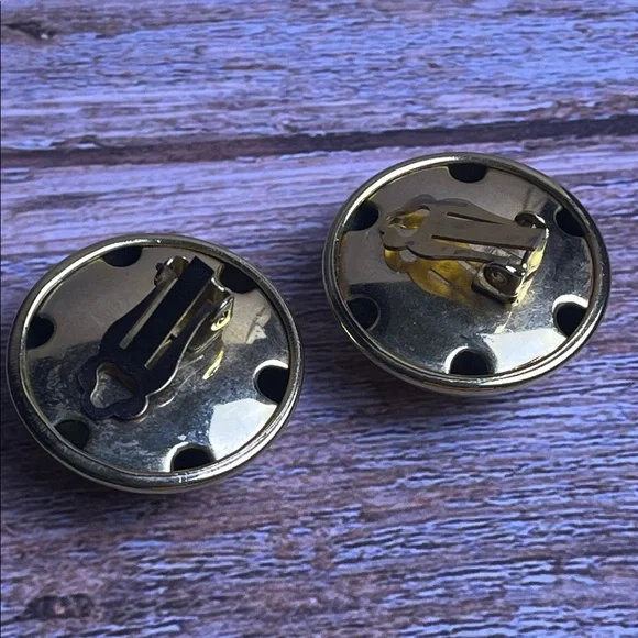 Vintage 80s 90s super chunky gold tone metal clip on earrings - Picture 4 of 6